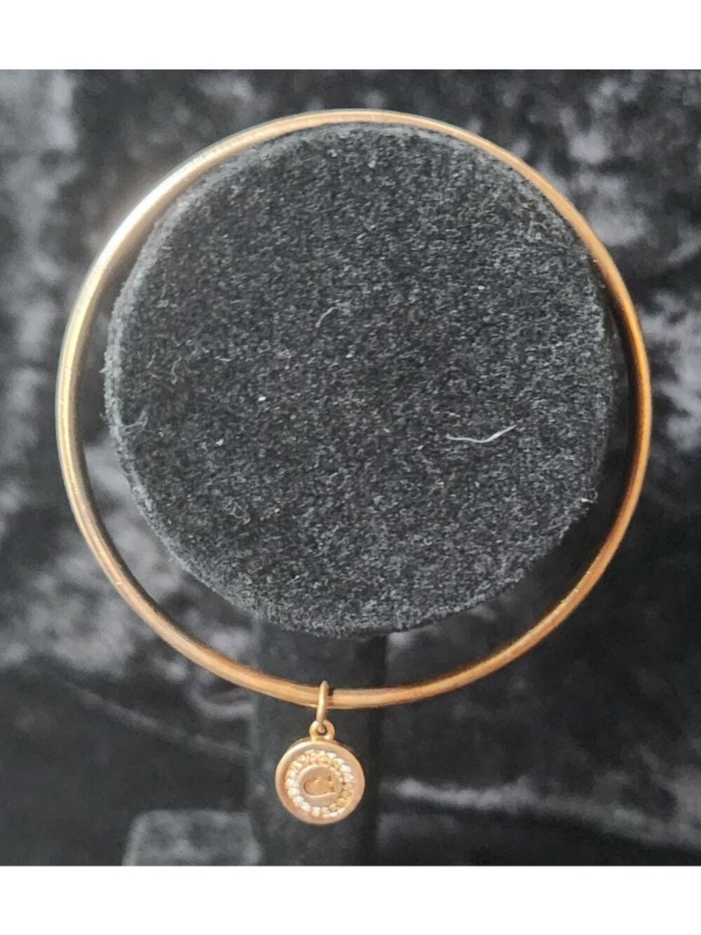 COACH Gold-Tone Signature C Pavé Crystal Halo Disc Charm Wire Bangle Bracelet EU